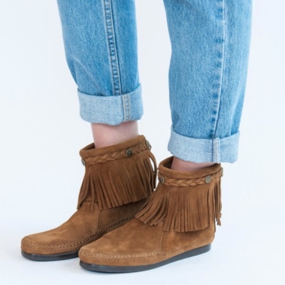 Minnetonka Shoes - Minnetonka High Top Back Zip Boot Brown Size 6 Minnetonka Shoes - Minnetonka High Top Back Zip Boot Brown Size 6